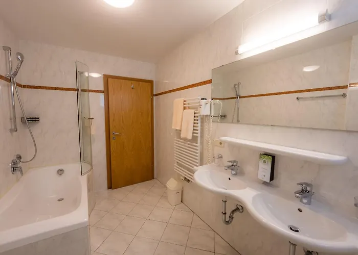 Haus Der Mitte * مايرهوفن